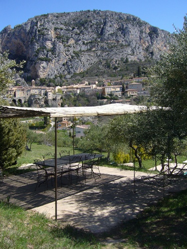 Un cabanon provenal : MOC_Vue sur la village