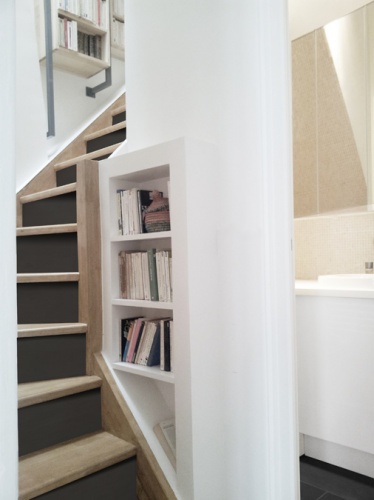 Duplex sous les toits  Montmartre : yemesaunier-duplex-escalier-salle-de-bain